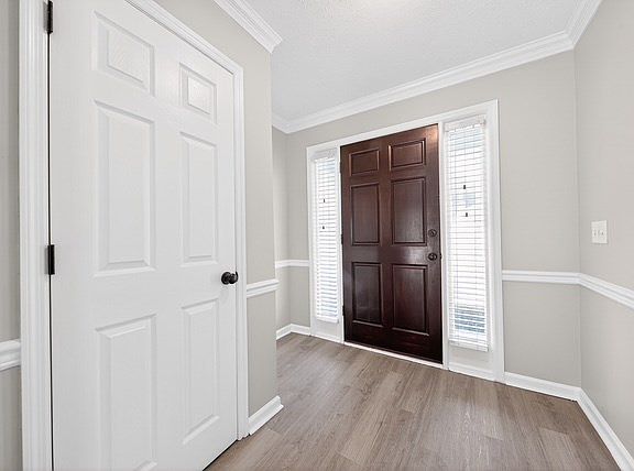 5th image of 7616 Lloyd Rd