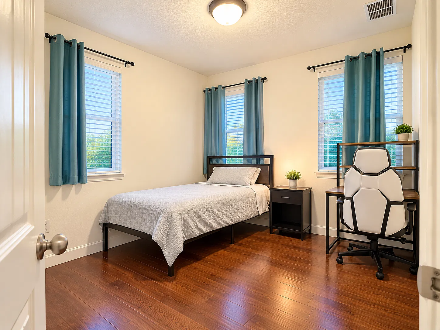 3 bed, 1765 sqft, $4,100 — Photo 4