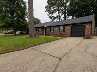 2940 Sir Meliot Dr, Chesapeake, VA 23323
