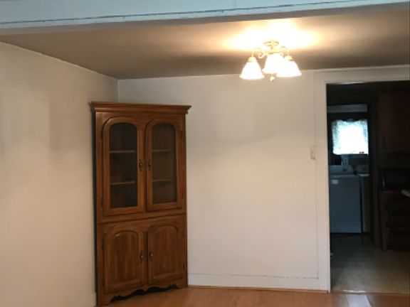 4th image of 140 E Pine St