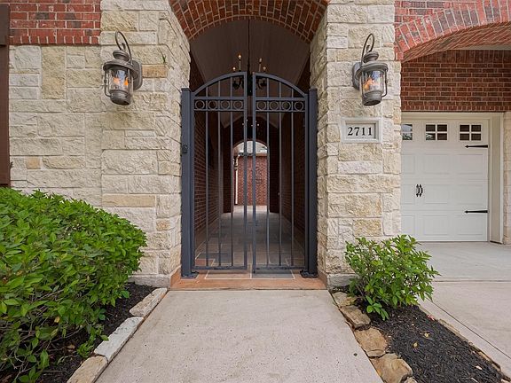 2nd image of 2711 King Point View Ln