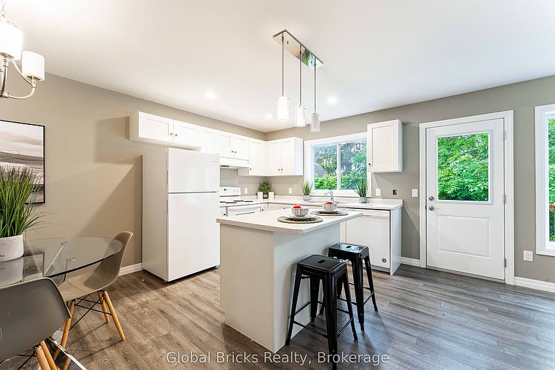 Woodstock Townhouse for rent - 3 Bedrooms — photo 2