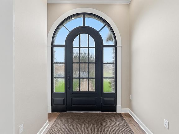 3rd image of 5053 Silver Oak Dr