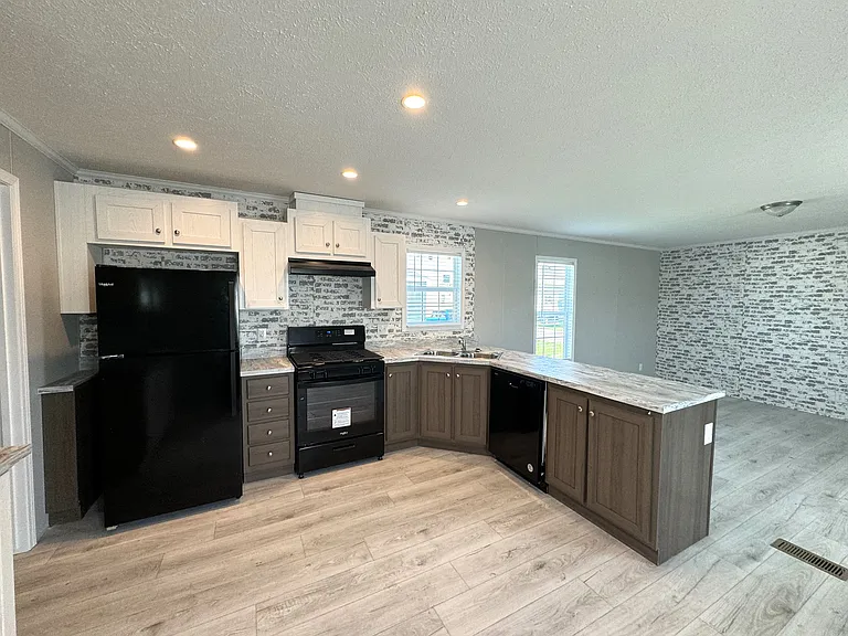 Westbridge Manor — Photo 30
