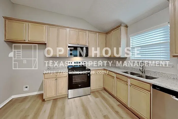 1015 Tyler James Dr — Photo 7