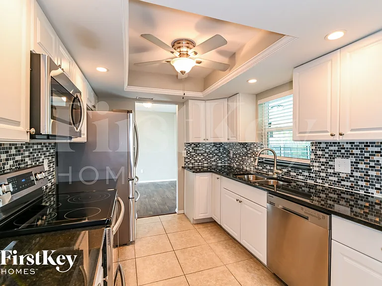 4404 SW 6th Pl — Photo 4