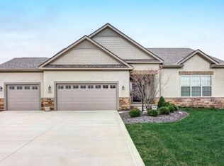 1683 Forest View Dr, Pataskala, OH 43062