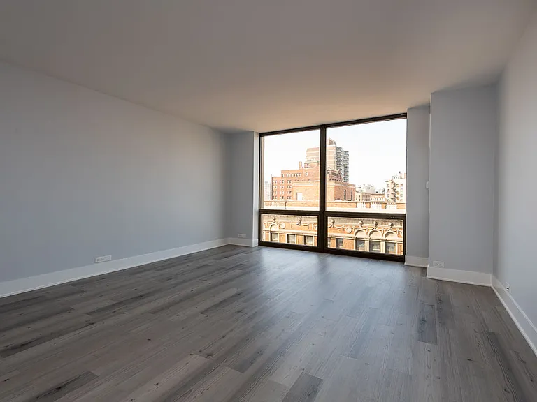 2650 N Lakeview Ave #1003 — Photo 2