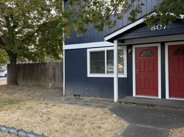 807 SE 9th St APT 1, Grants Pass, OR 97526