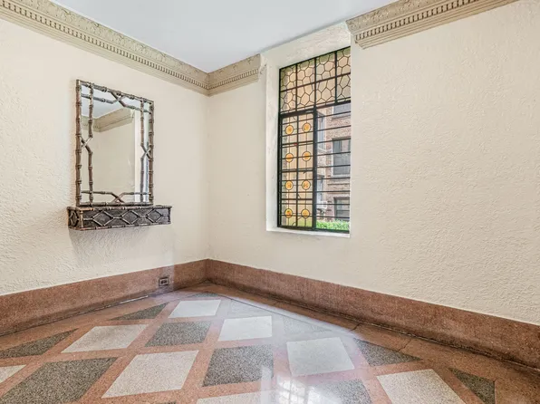 83-44 Lefferts Boulevard image 5 of 25