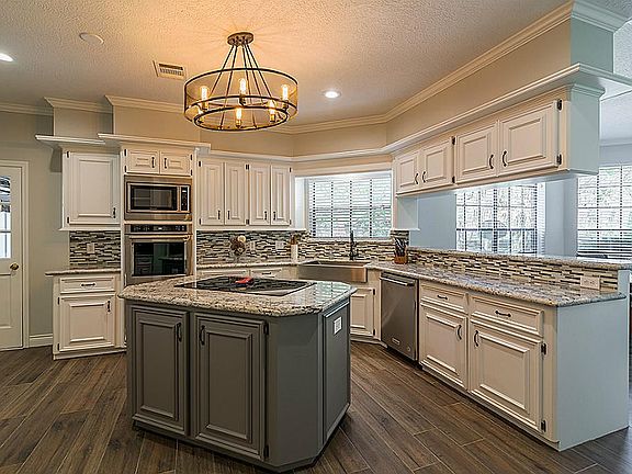 3rd image of 8415 Atascocita Lake Way