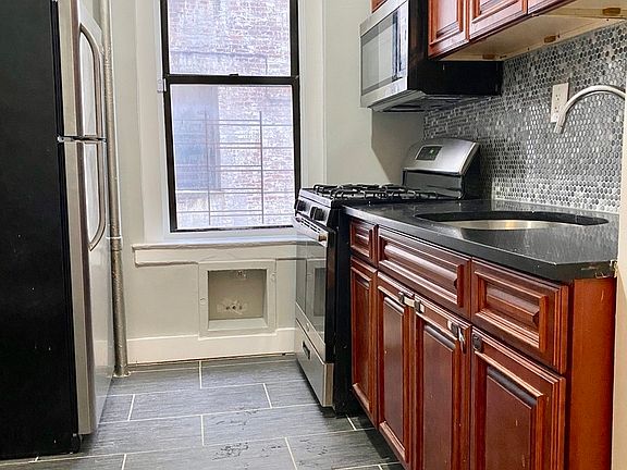 2nd image of 270 Parkside Ave #A44e