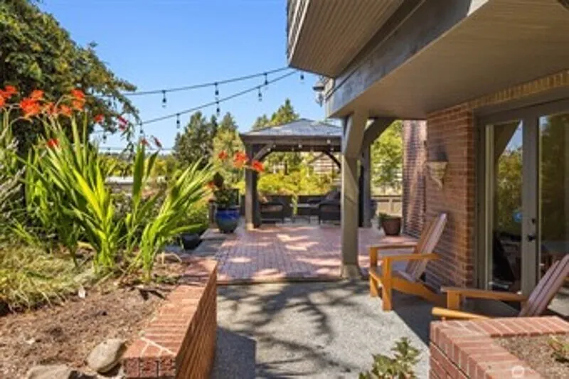 5 bed, 4.0 bath, 5400 sqft, $12,500 — Photo 4