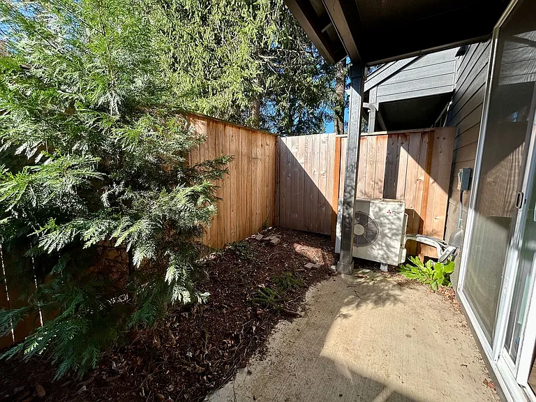 11015 NE 26th St #2 — Photo 26