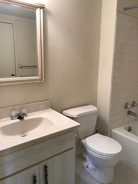 2nd image of 1451 W McKay Rd APT G