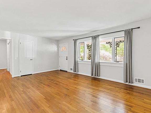 5th image of 1619 Moncrief Cir