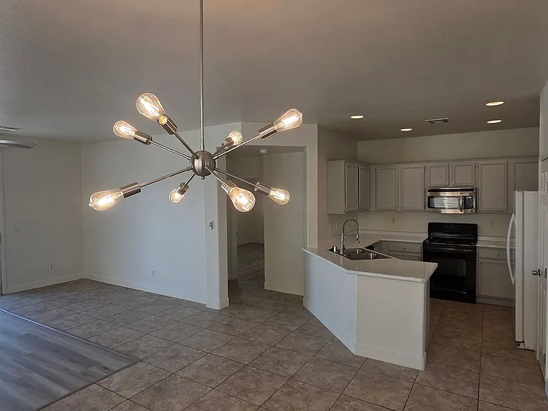 5618 Indian Springs St — Photo 2