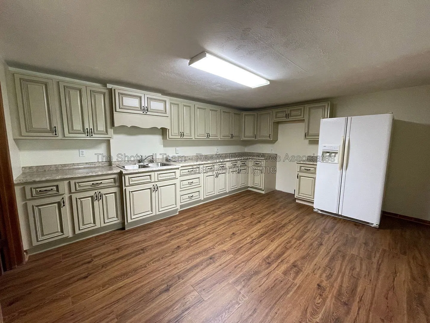 2 bed, 1.0 bath, $1,395 — Photo 2
