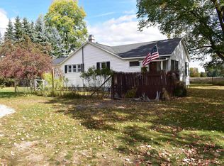 11052 Homestead Rd, Beulah, MI 49617