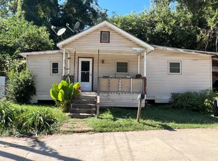 2818 Arcadia St, Vicksburg, MS 39180