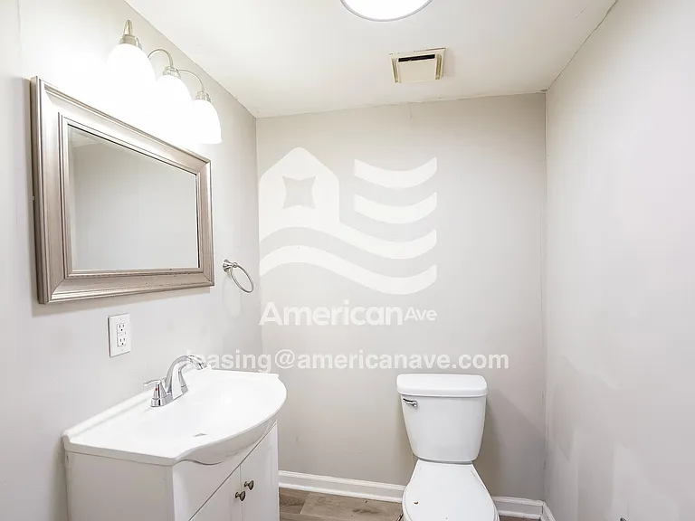 972223_014_bathroom_14395791.jpg