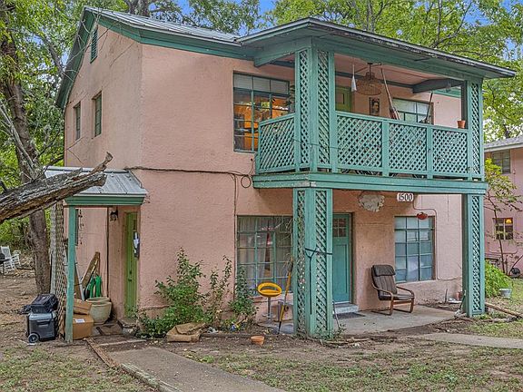 Entrance to Unit B is on the lefthand side of the house.