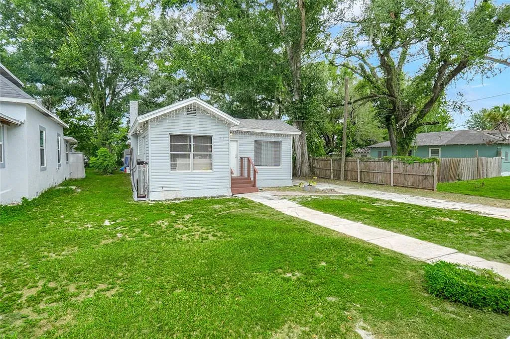 2 bed, 1.0 bath, 1032 sqft, $1,700 — Photo 2