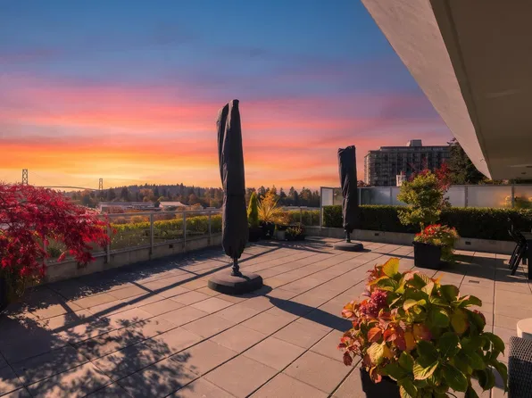 866 Arthur Erickson Pl #502, West Vancouver, BC V7T 0B2