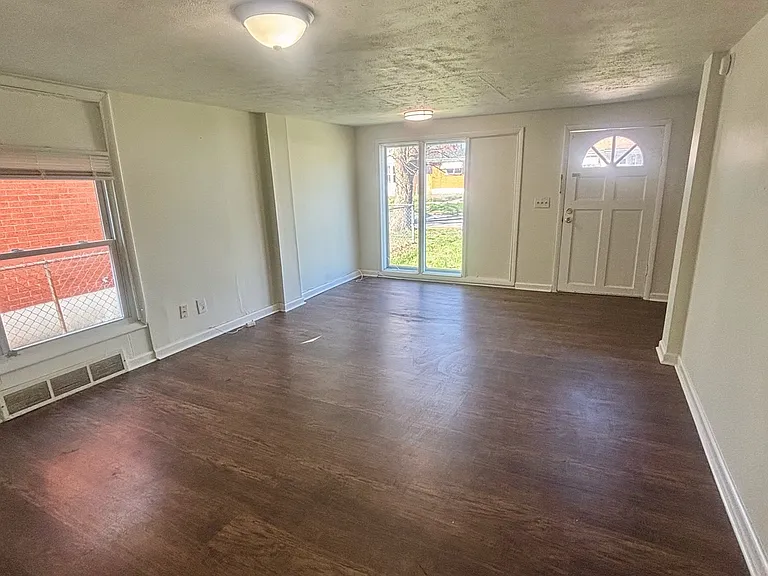 3633 Kahlert Ave — Photo 4