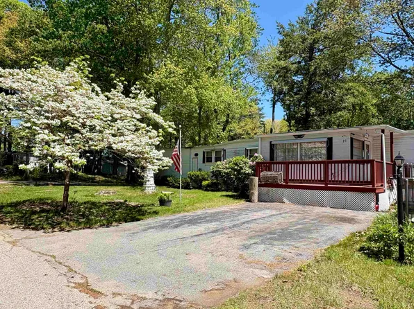 29 Brown Avenue, Seabrook, NH 03874