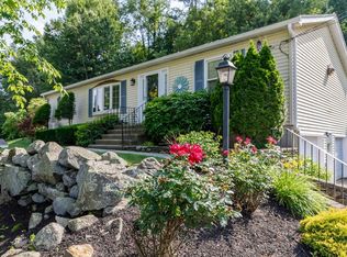 138 Country Ln, Leominster, MA 01453