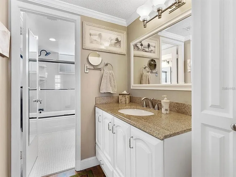 600 Sutton Pl #201 — Photo 9