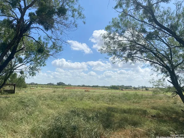 1662 SAND BRANCH, Bigfoot, TX 78005