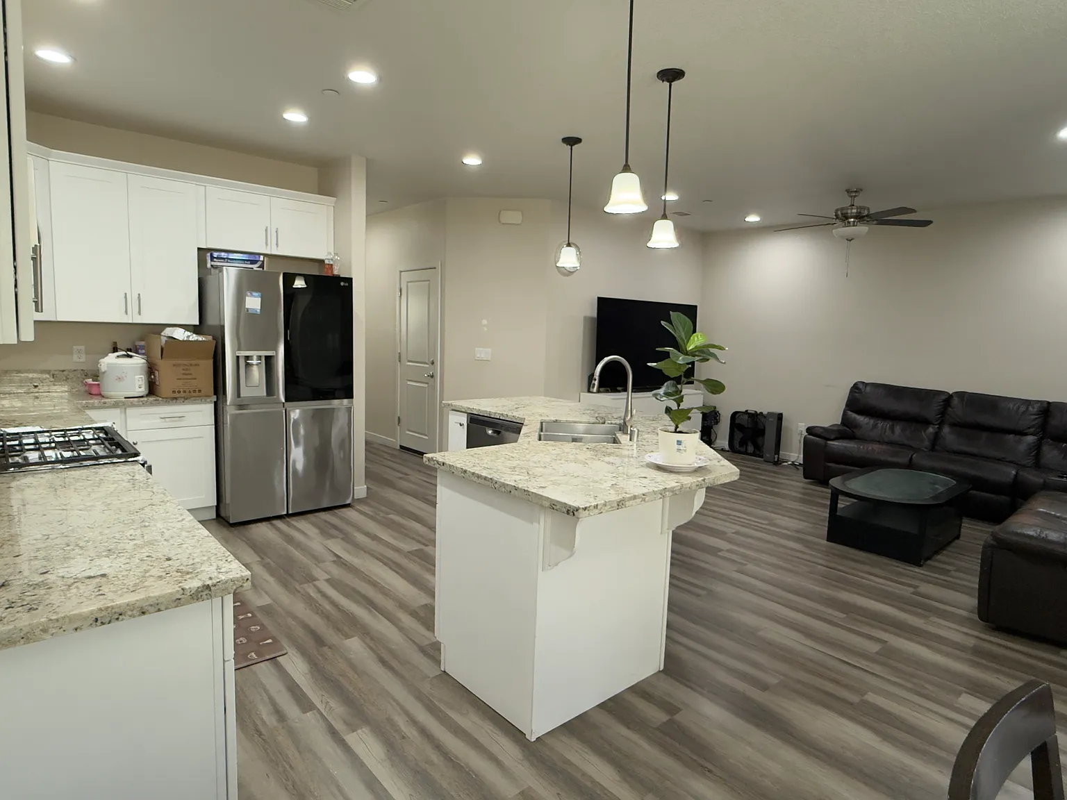 3 bed, 2.5 bath, 1836 sqft, $2,900 — Photo 3