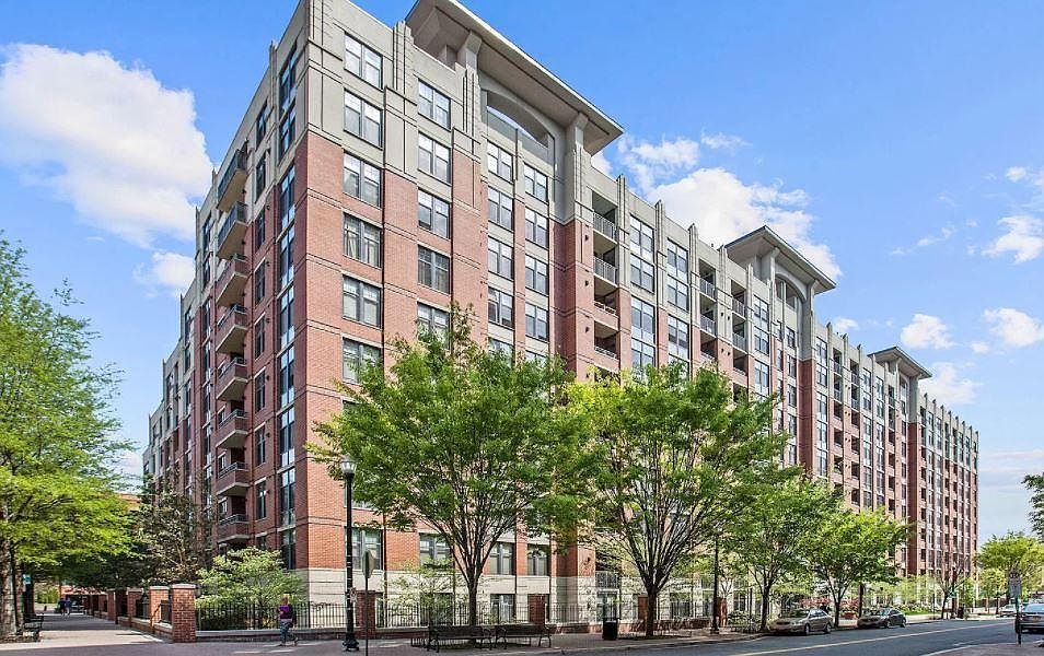 1st image of 1021 N Garfield St APT 747