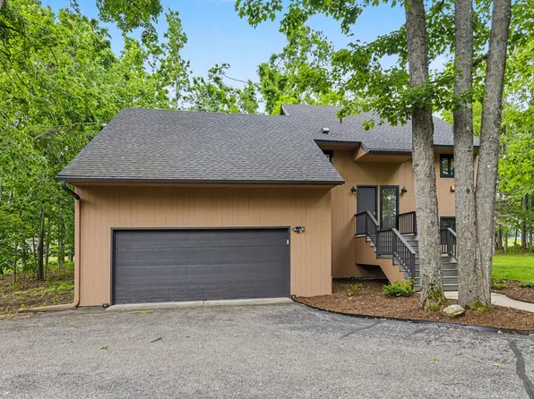 2096 Pinecrest St, Harbor Springs, MI 49740