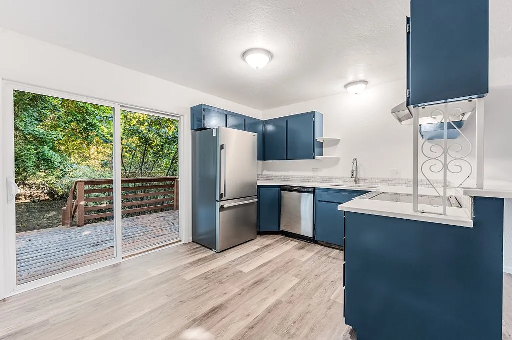 2 bed, 1.5 bath, 1704 sqft, $1,995 — Photo 3
