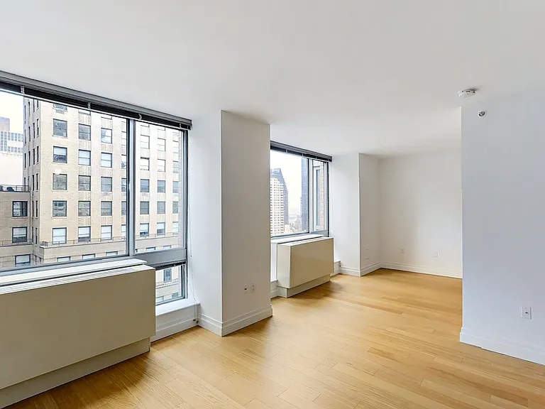 150 E 44th St #37F — Photo 4