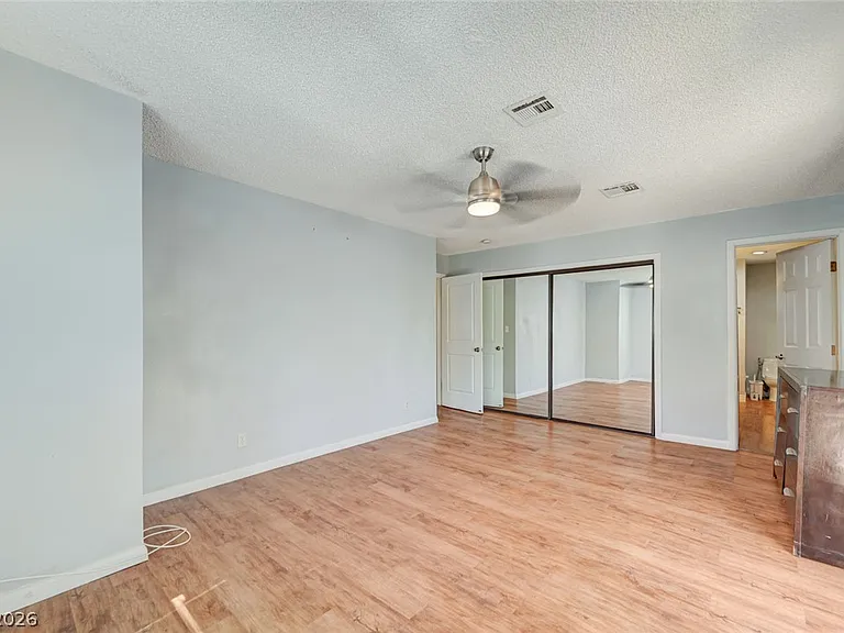 3917 W Oakey Blvd — Photo 16