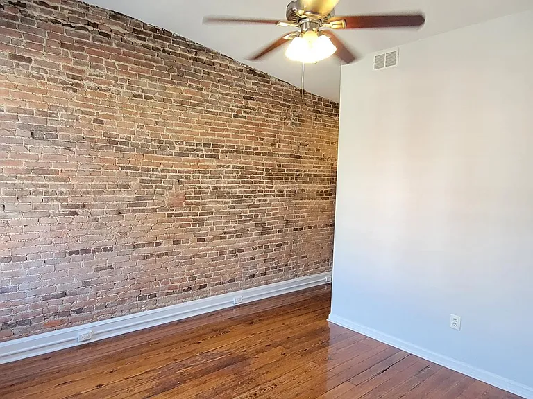 926 S Hanover St — Photo 32