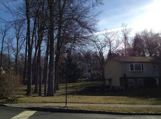 98 Branchville Rd, Valley Cottage, NY 10989