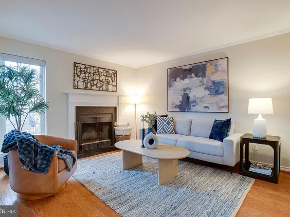 1534 Lincoln Way APT 202, Mc Lean, VA 22102