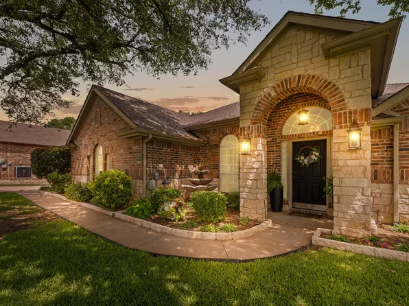 3211 Golden Oaks Cir, Granbury, TX 76049