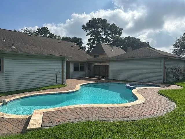 18015 Heaton Dr — Photo 18
