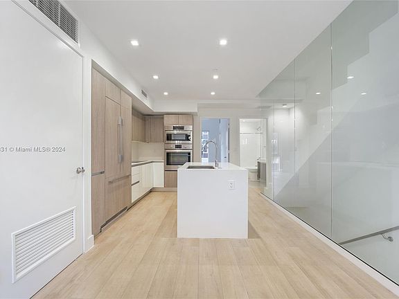 5th image of 455 NE 39th St #206