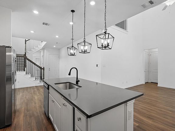 2nd image of 211 Harper St