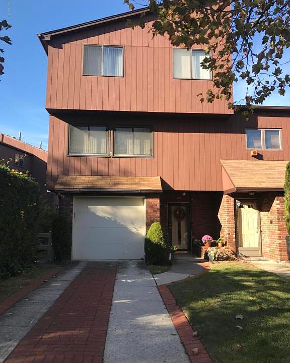 1st image of 26 Stonegate Dr