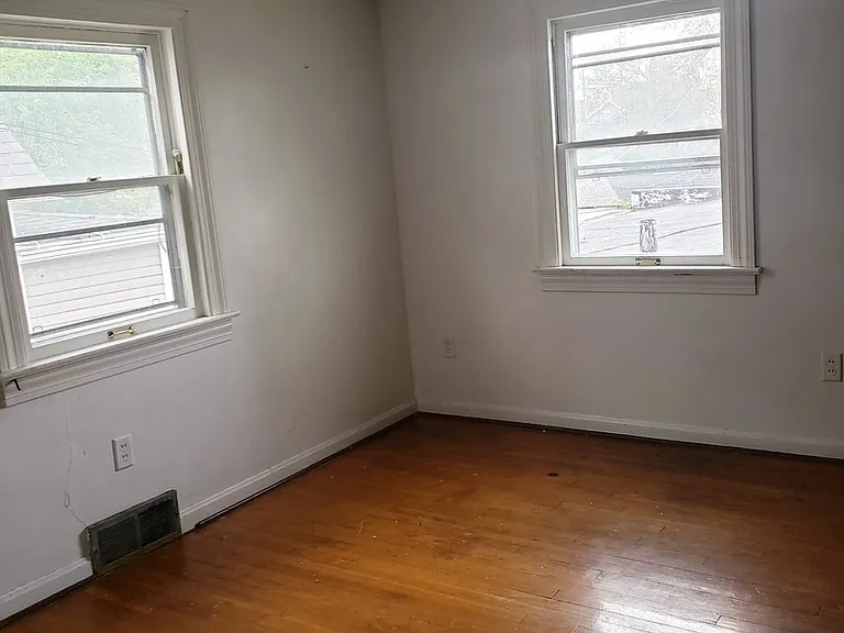 409 Hendry St — Photo 6