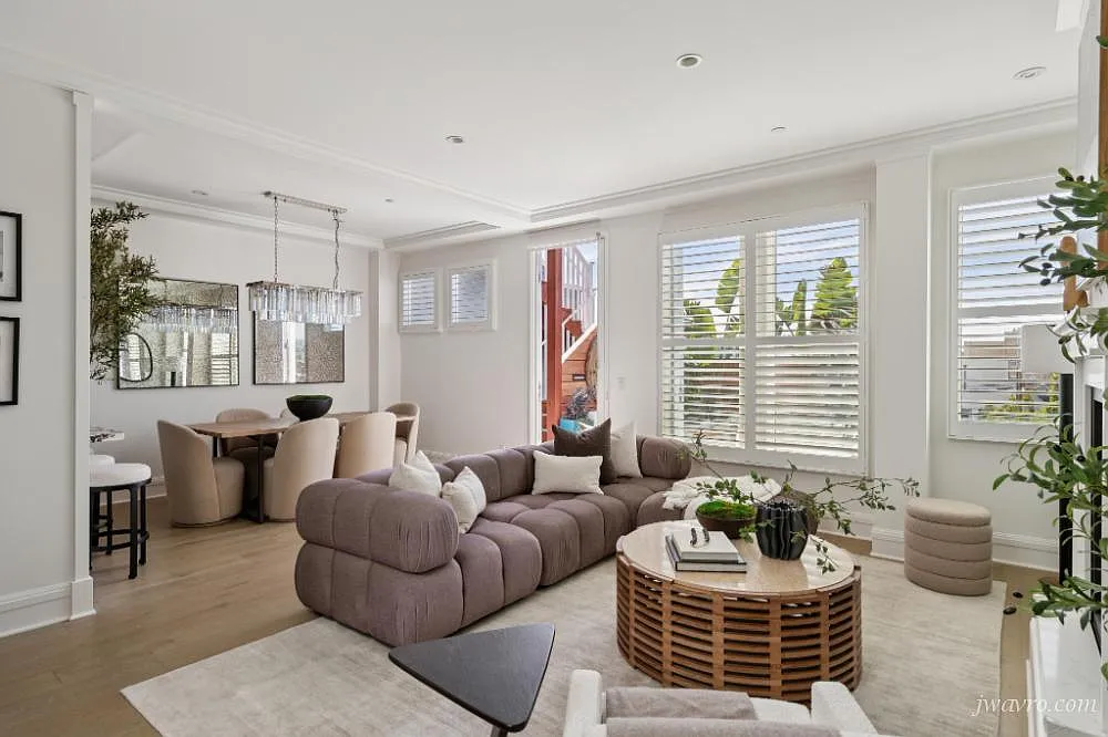 Luxury Top Floor Turn Key Condo for Rent — Photo 4