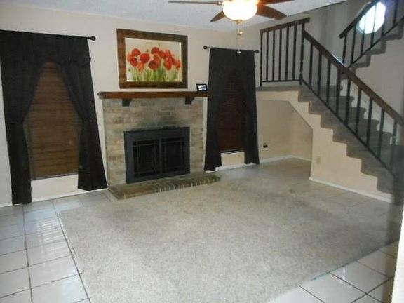 4th image of 305 Spanish Moss Dr